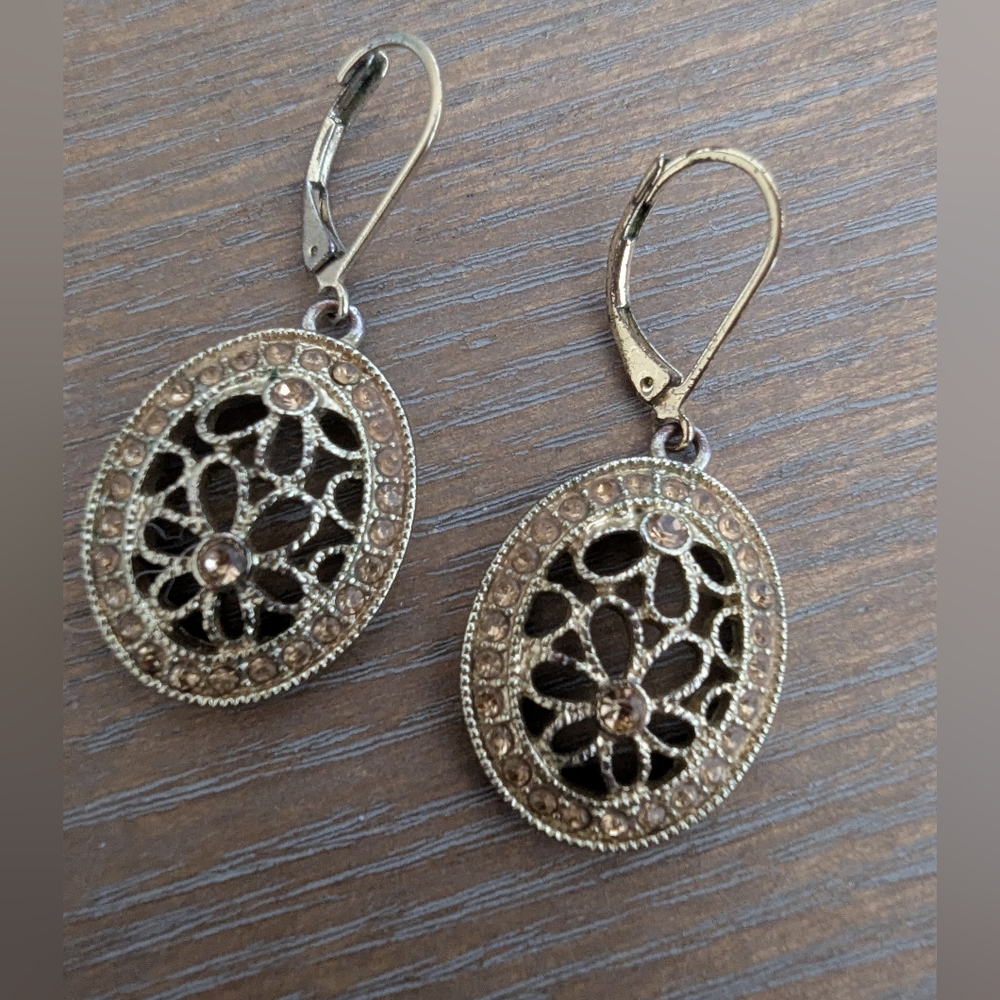 Elegant Gold Filigree Earrings